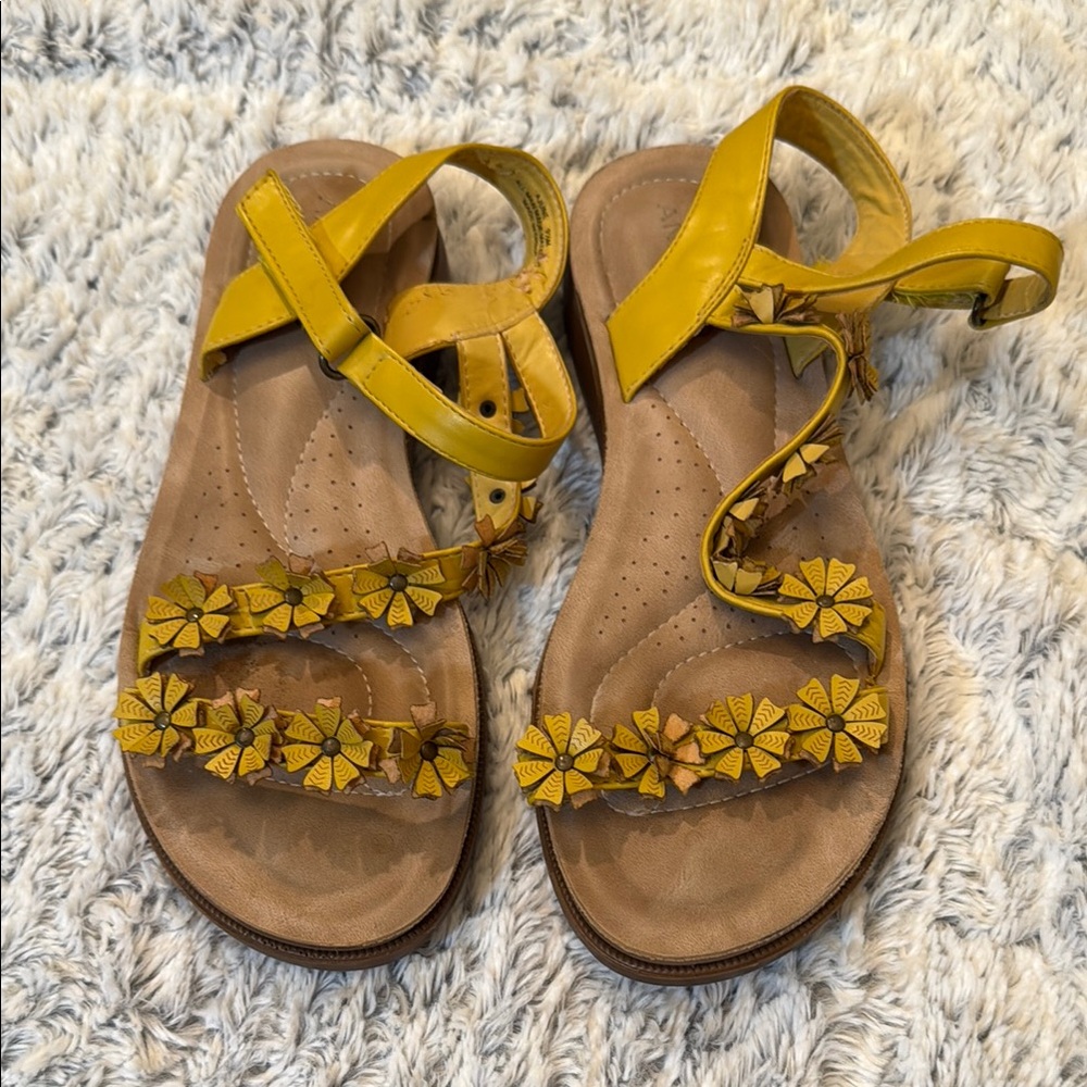 Yellow and Brown Flower Braided Strap Sandals Sz 9.5